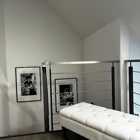 Moderne Galeriewohnung Mit Balkon Und Stellplatz Am Wenigemarkt 公寓 *