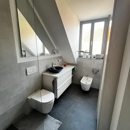 Moderne Galeriewohnung Mit Balkon Und Stellplatz Am Wenigemarkt Lägenhet Erfurt