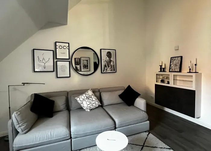 Moderne Galeriewohnung Mit Balkon Und Stellplatz Am Wenigemarkt * Erfurt