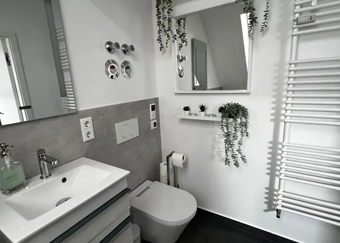 Moderne Galeriewohnung Mit Balkon Und Stellplatz Am Wenigemarkt Erfurt