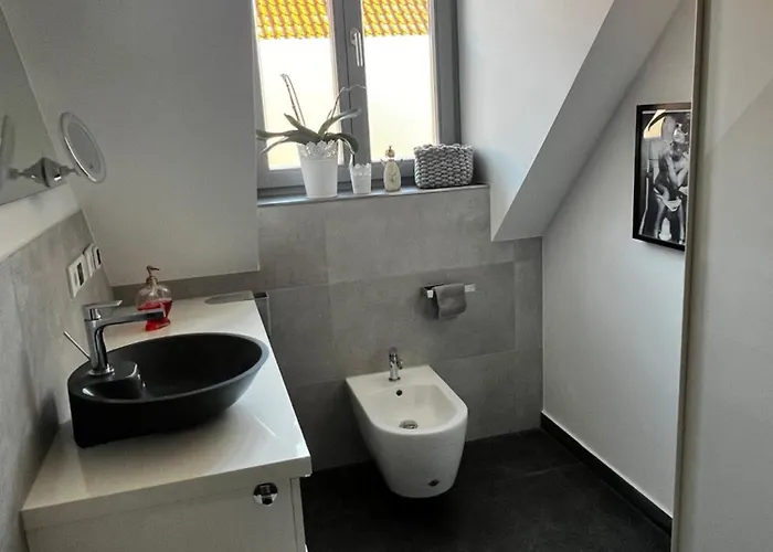 Moderne Galeriewohnung Mit Balkon Und Stellplatz Am Wenigemarkt